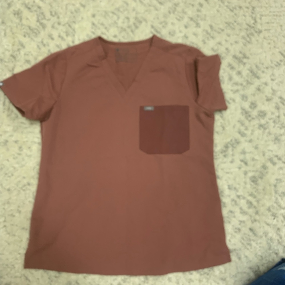 Figs scrub top